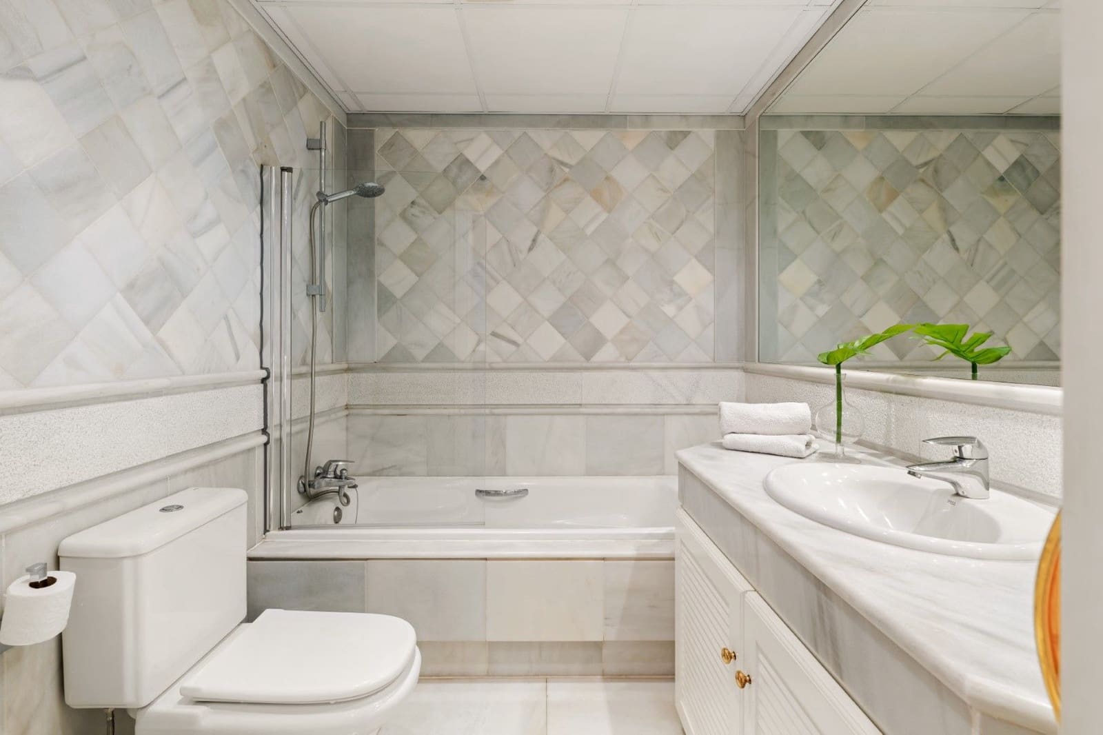 2 bedroom Apartment for sale in Golden Mile with pool - € 1,210,000 (Ref: 9456501)