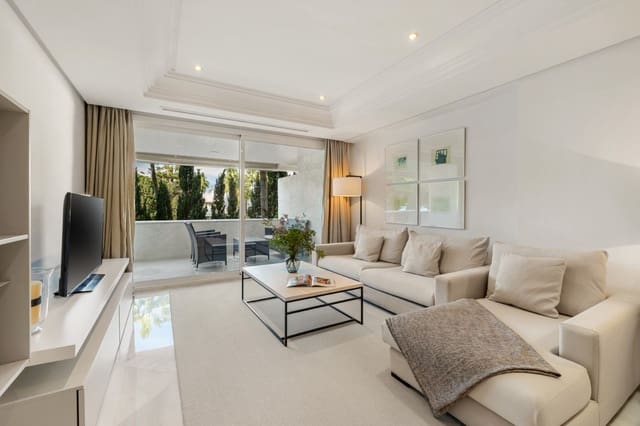 Apartamento de 2 habitaciones en Marbella Centro, Marbella en venta con piscina - 1.210.000 € (Ref: 9456501)