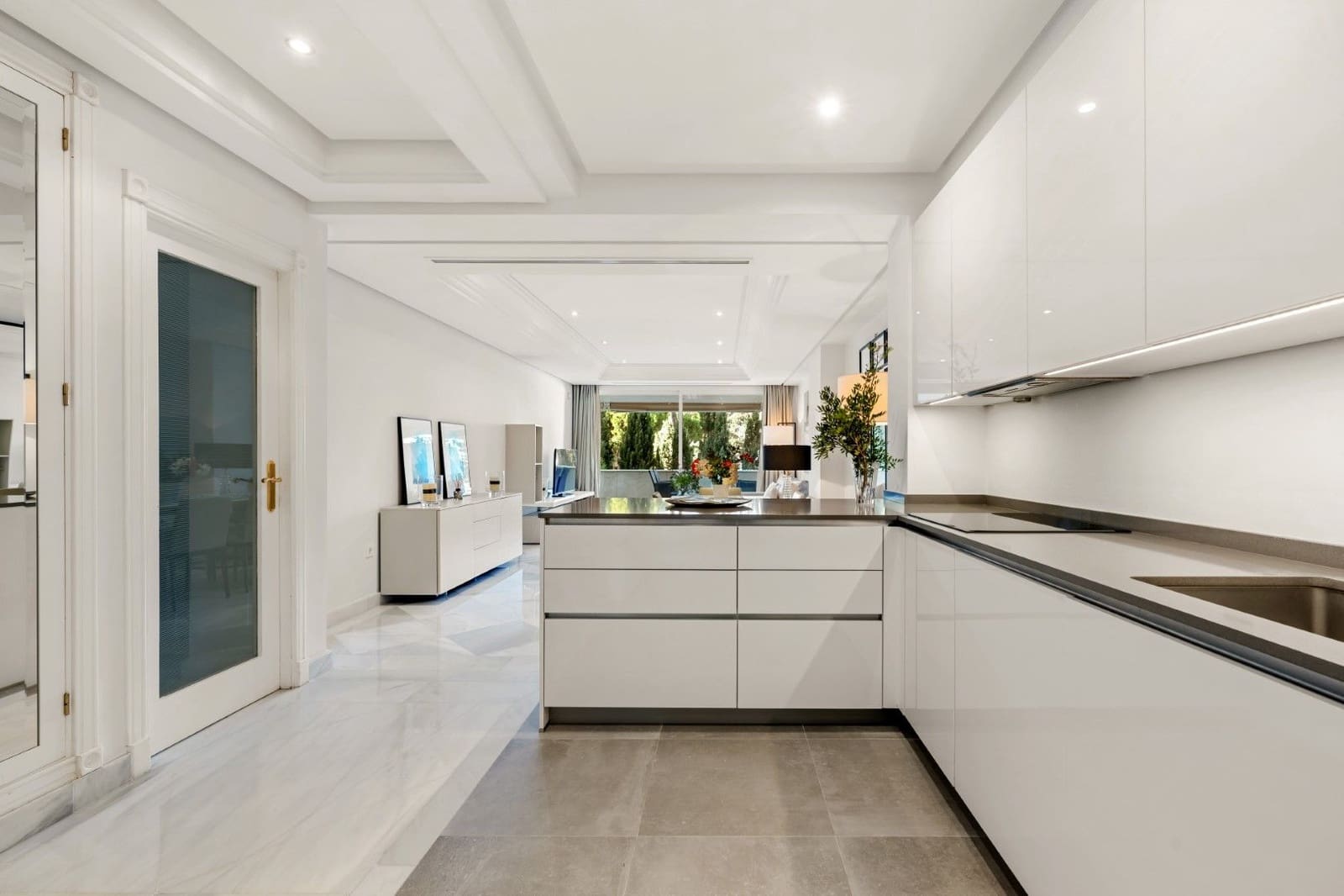 2 sovrum Lägenhet till salu i Marbella med pool - 1 210 000 € (Ref: 9456501)