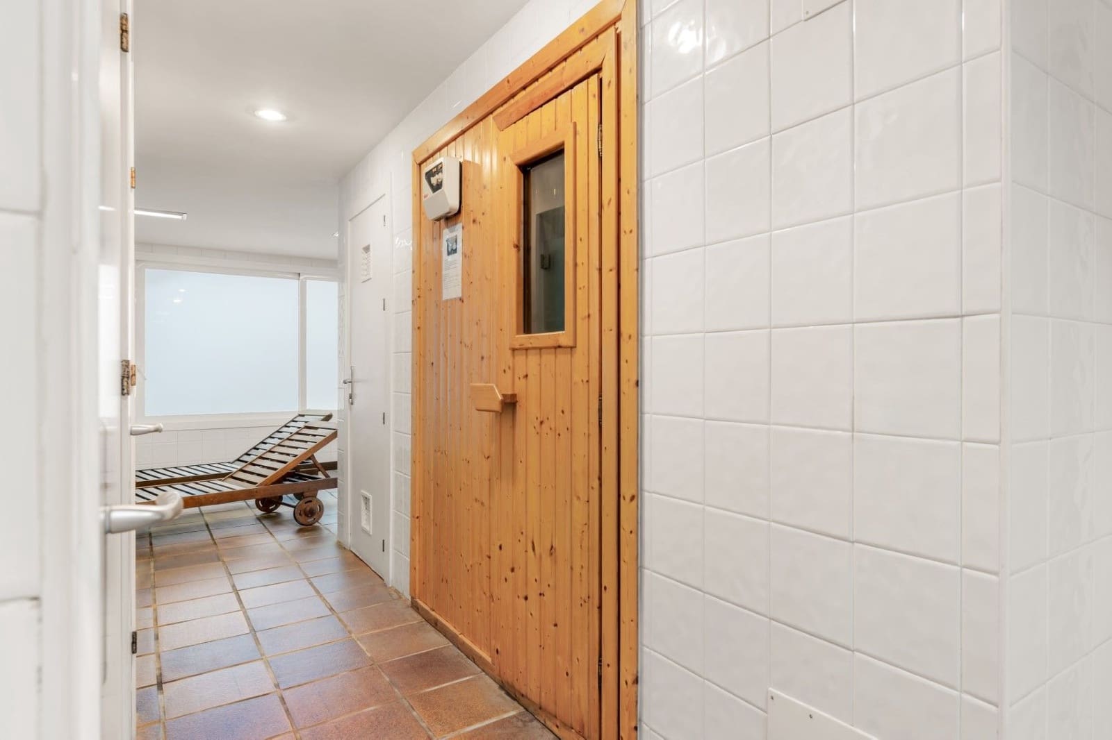 2 sovrum Lägenhet till salu i Marbella med pool - 1 210 000 € (Ref: 9456501)