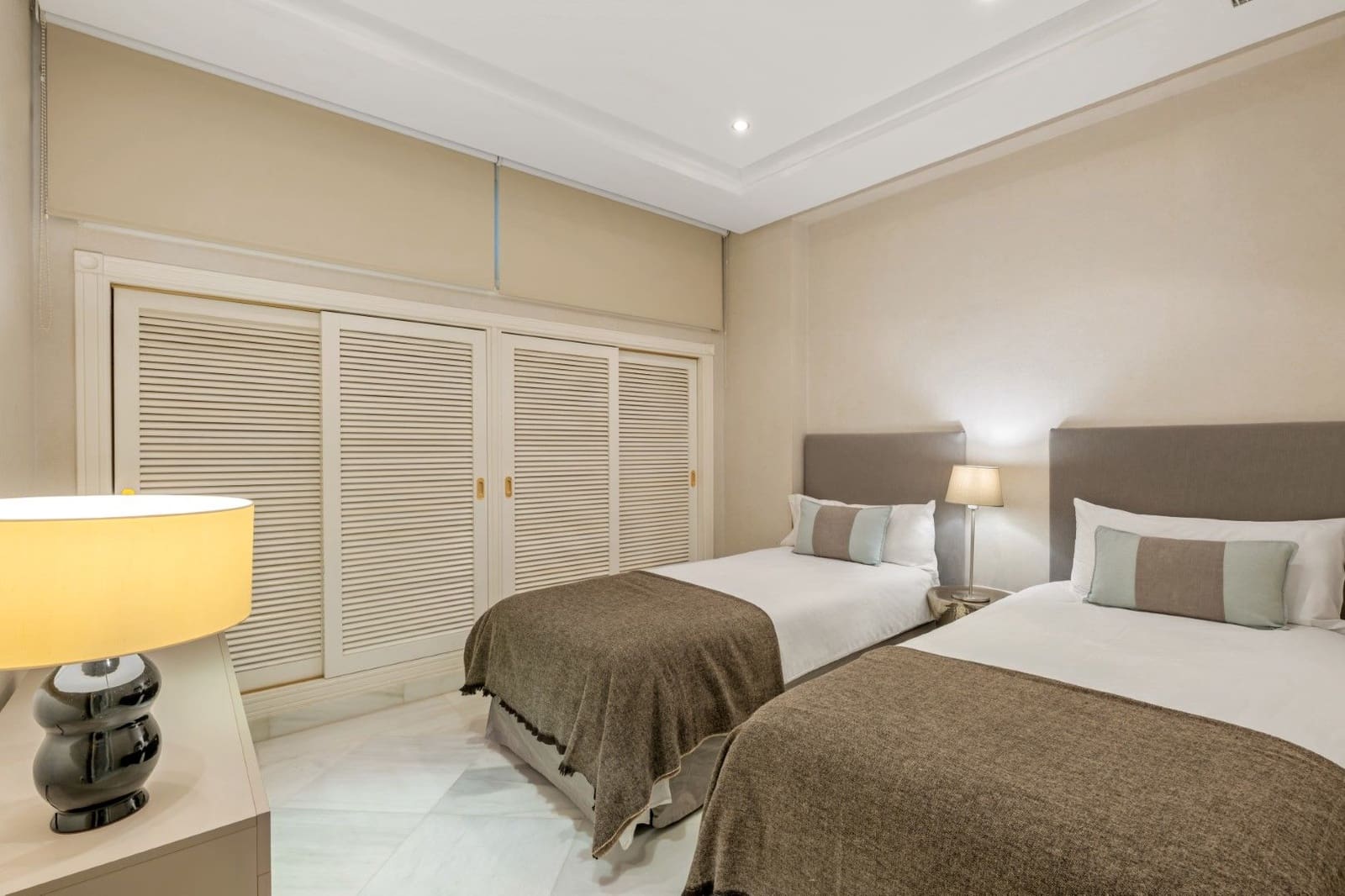 2 sypialnia Apartament na sprzedaż w Marbella z basenem garażem - 1 195 000 € (Ref: 9456501)