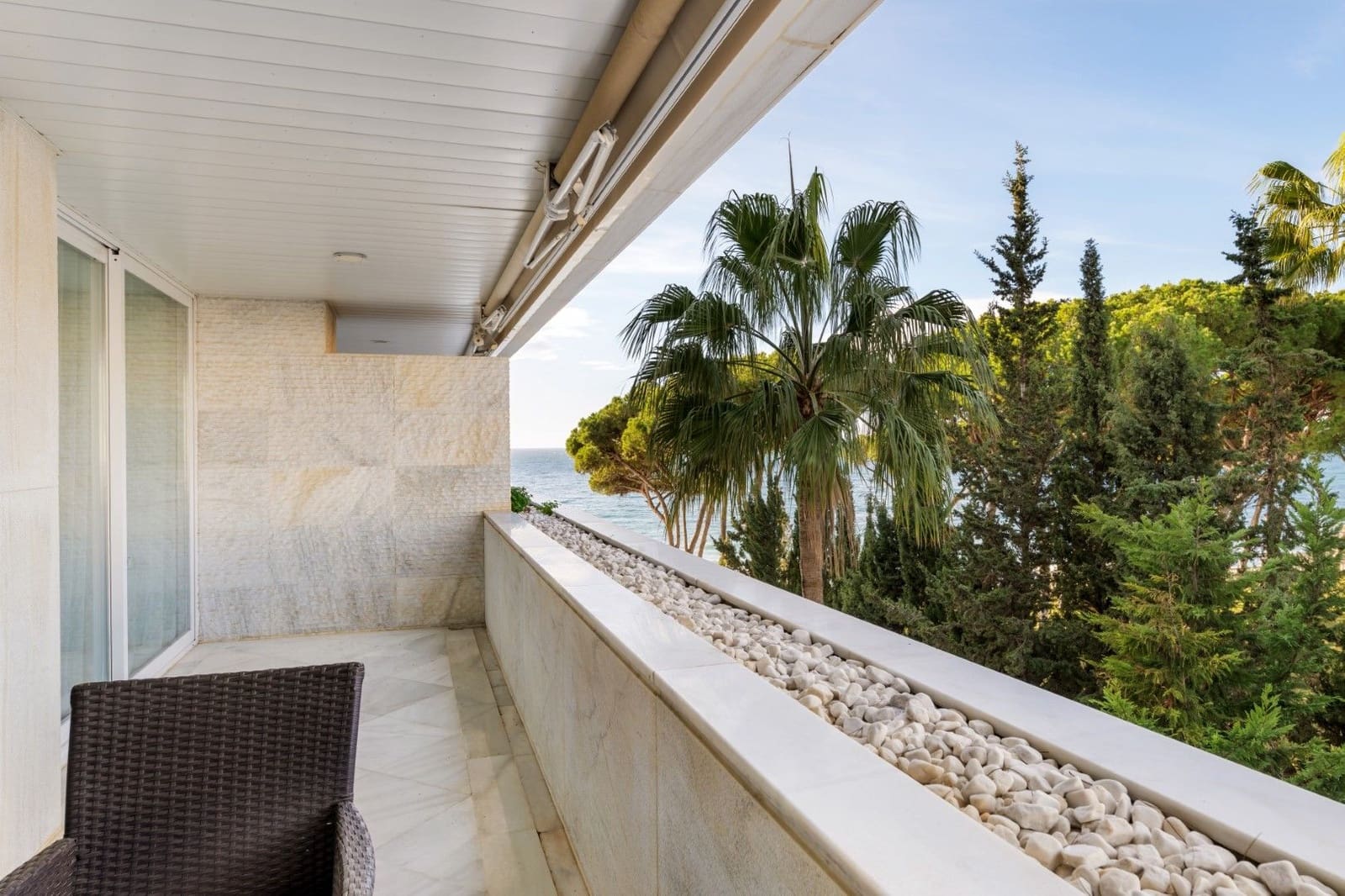 2 sypialnia Apartament na sprzedaż w Marbella z basenem garażem - 1 195 000 € (Ref: 9456501)