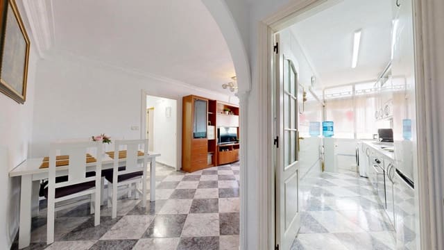 3 soveværelse Lejlighed til salg i Cruz de Humilladero, Málaga by - € 258.000 (Ref: 9473125)