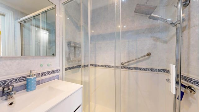 3 soveværelse Lejlighed til salg i Cruz de Humilladero, Málaga by - € 258.000 (Ref: 9473125)