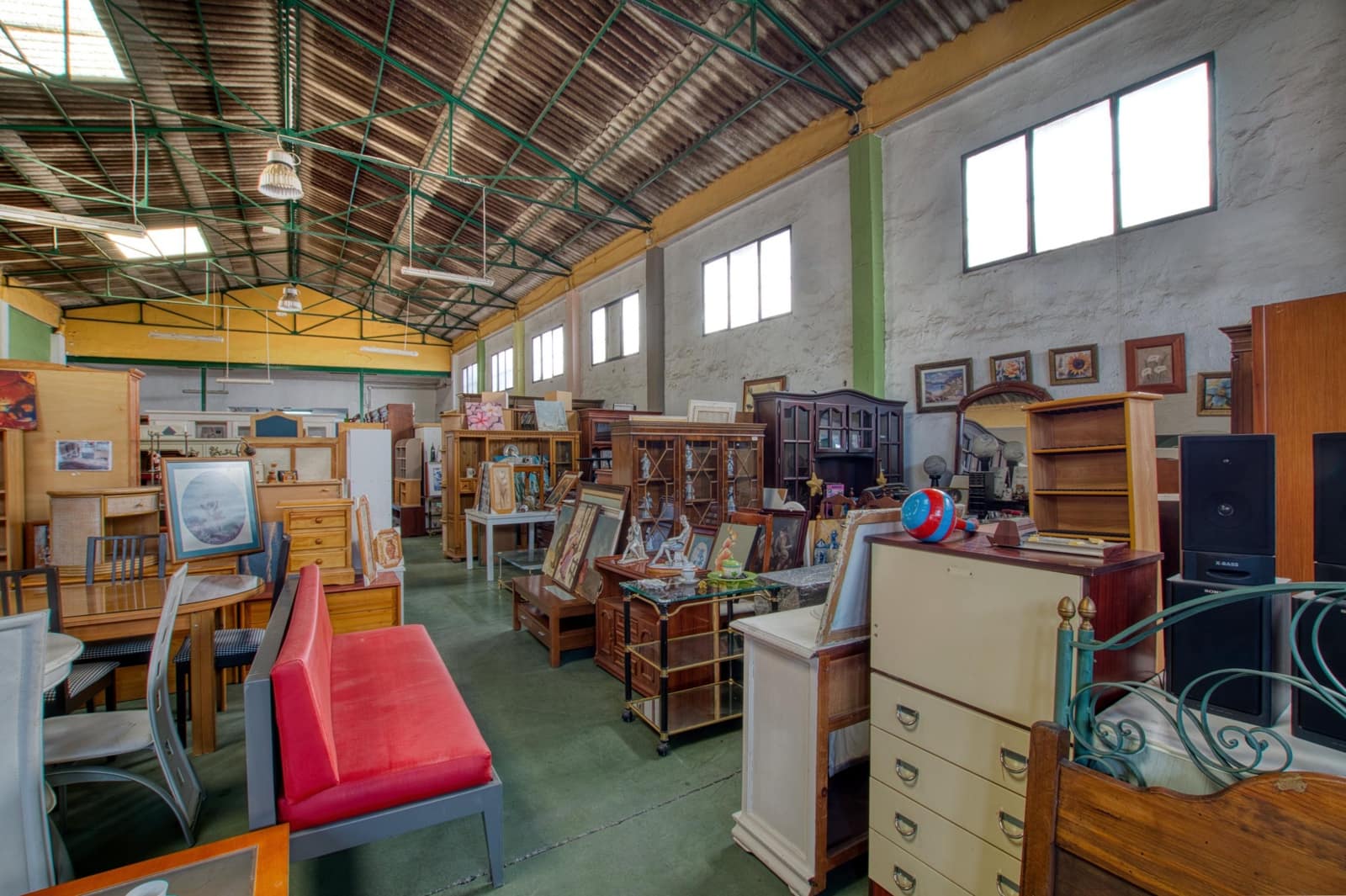 7 bedroom Commercial for sale in Velez-Malaga - € 850,000 (Ref: 9474335)