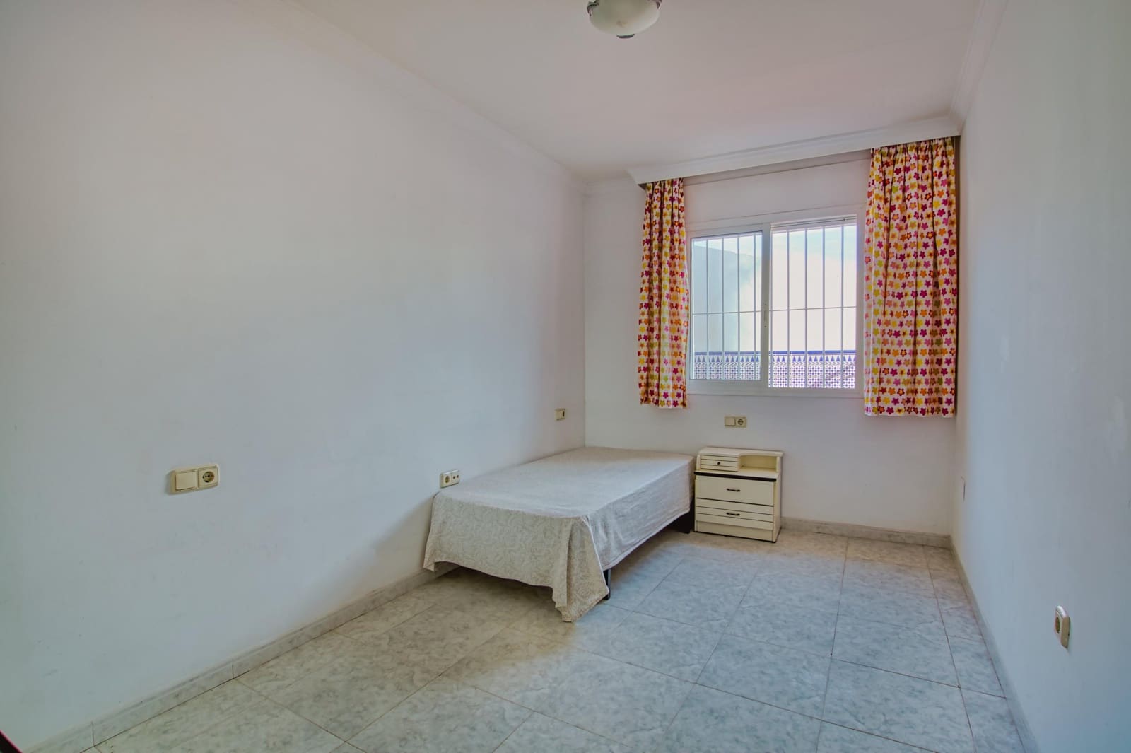 7 bedroom Commercial for sale in Velez-Malaga - € 850,000 (Ref: 9474335)