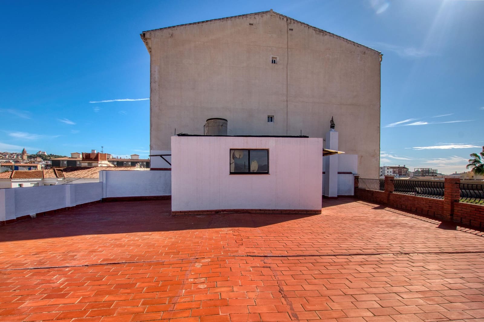 7 bedroom Commercial for sale in Velez-Malaga - € 850,000 (Ref: 9474335)