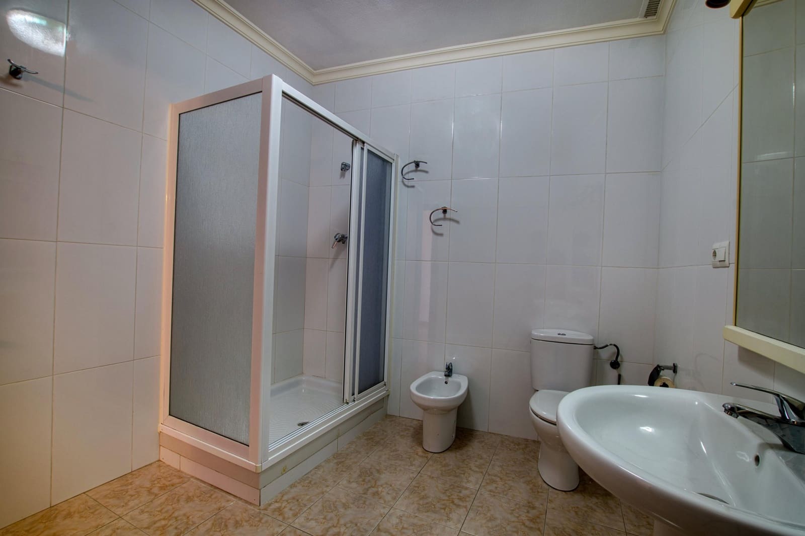 7 slaapkamer Commercieel te koop in Velez-Malaga - € 850.000 (Ref: 9474335)