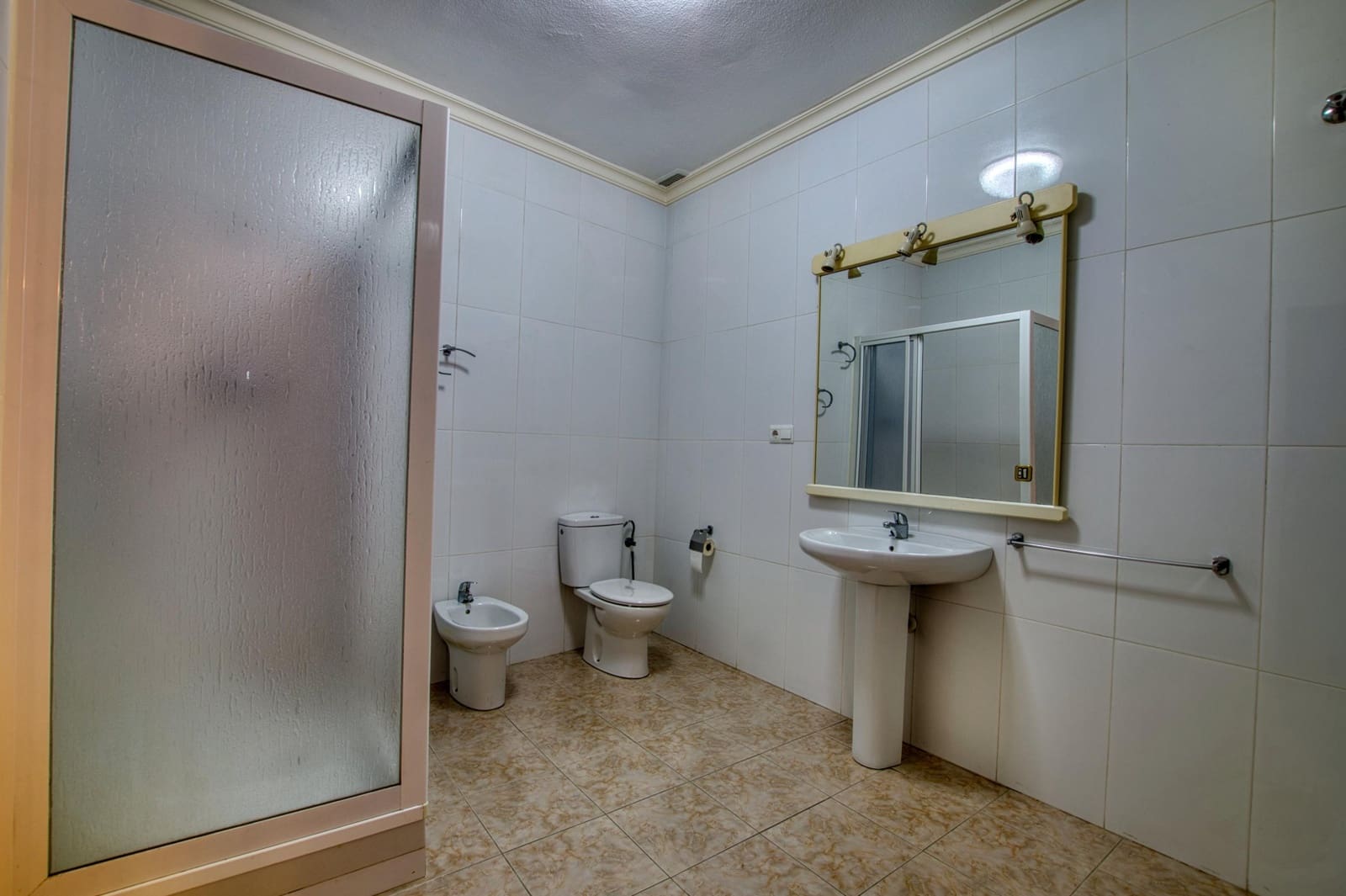 7 slaapkamer Commercieel te koop in Velez-Malaga - € 850.000 (Ref: 9474335)