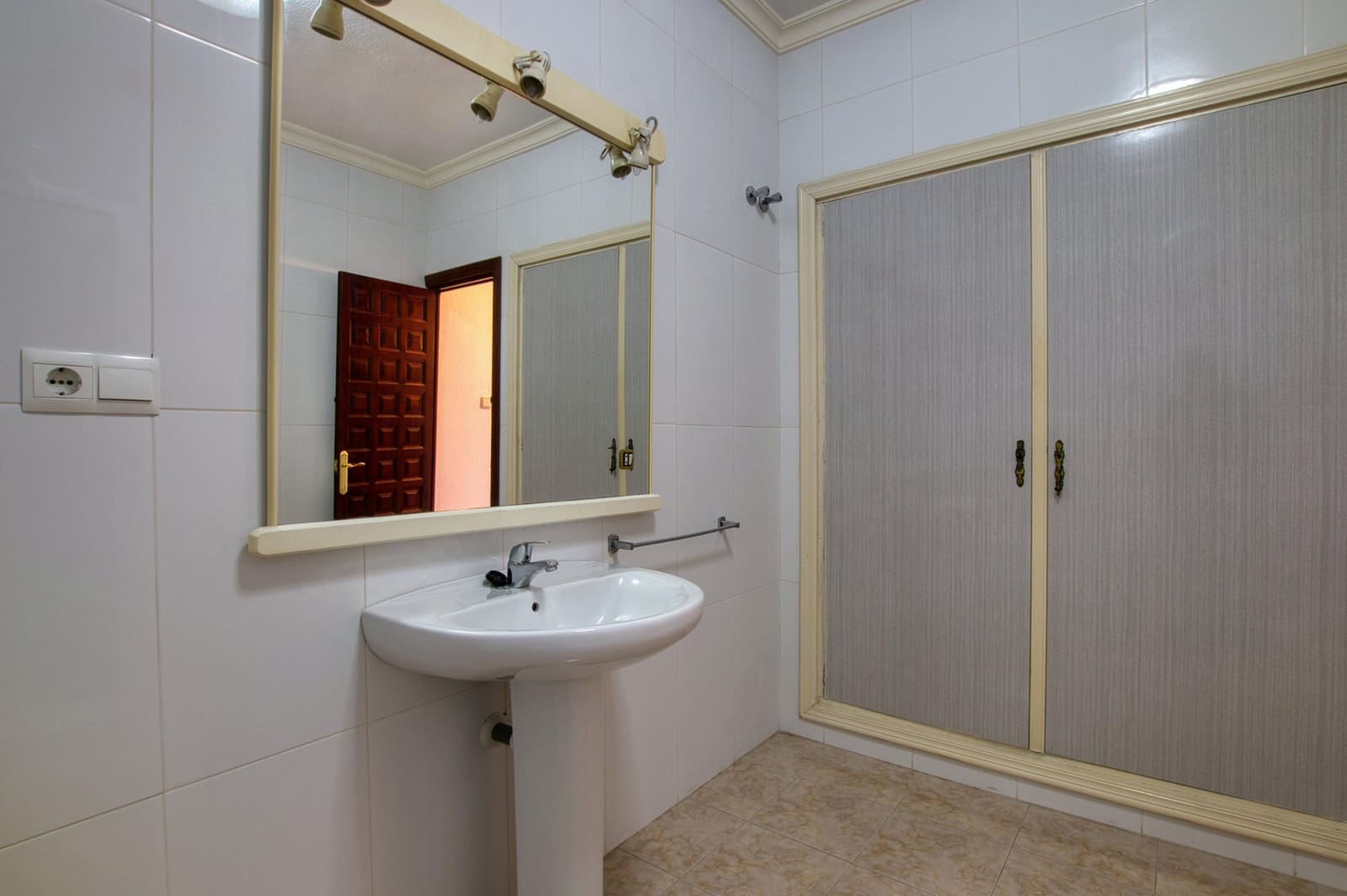 7 slaapkamer Commercieel te koop in Velez-Malaga - € 850.000 (Ref: 9474335)
