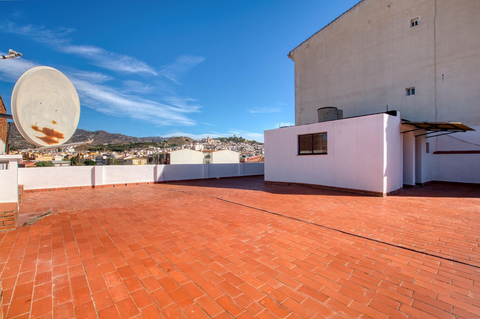 7 slaapkamer Commercieel te koop in Velez-Malaga - € 850.000 (Ref: 9474335)