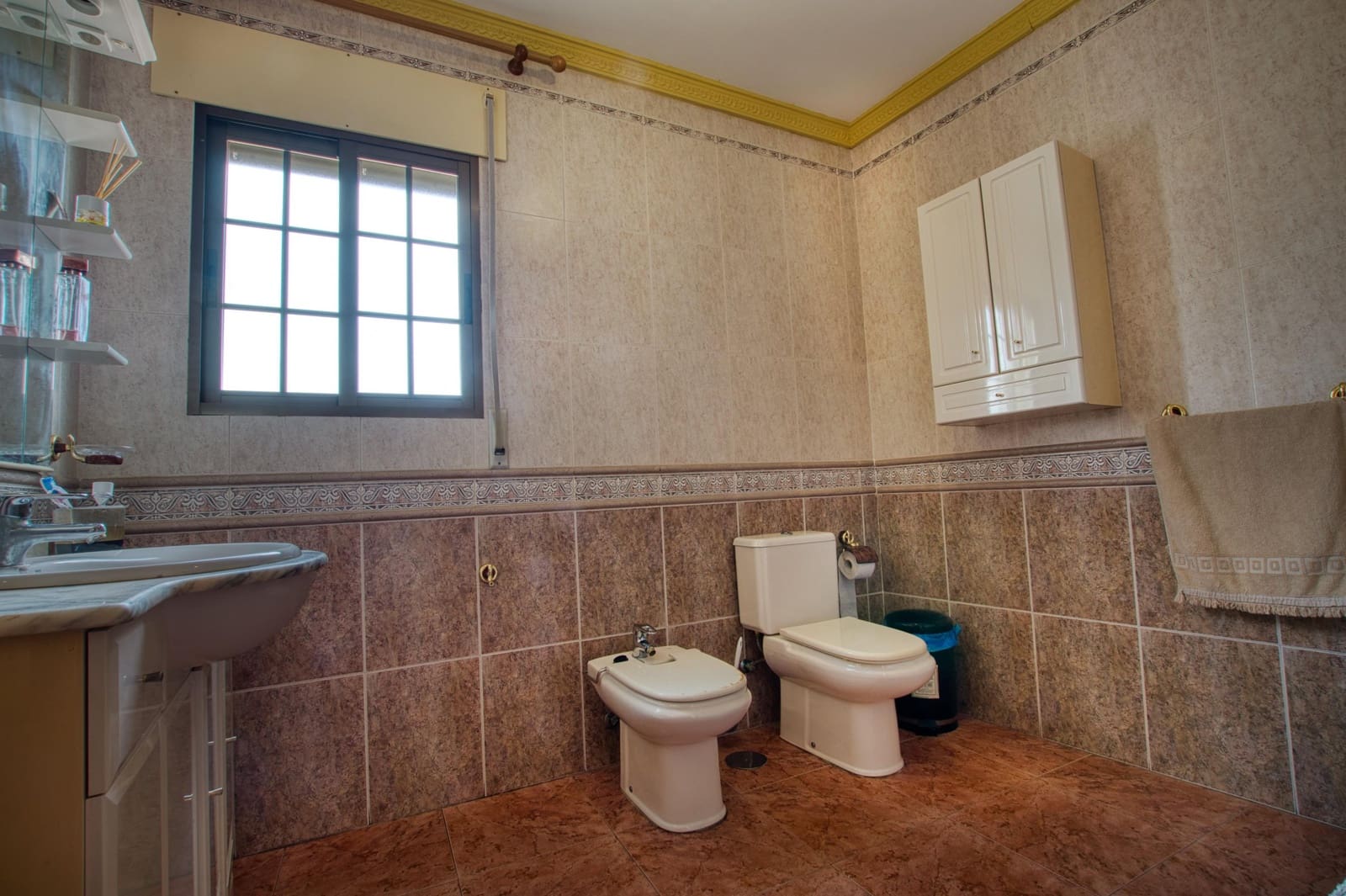 4 makuuhuone Huvila myytävänä paikassa Periana - 270 000 € (Ref: 9482152)