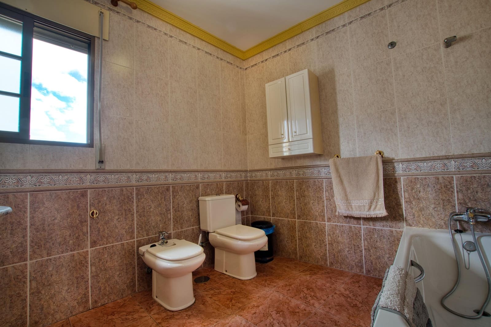 4 makuuhuone Huvila myytävänä paikassa Periana - 270 000 € (Ref: 9482152)