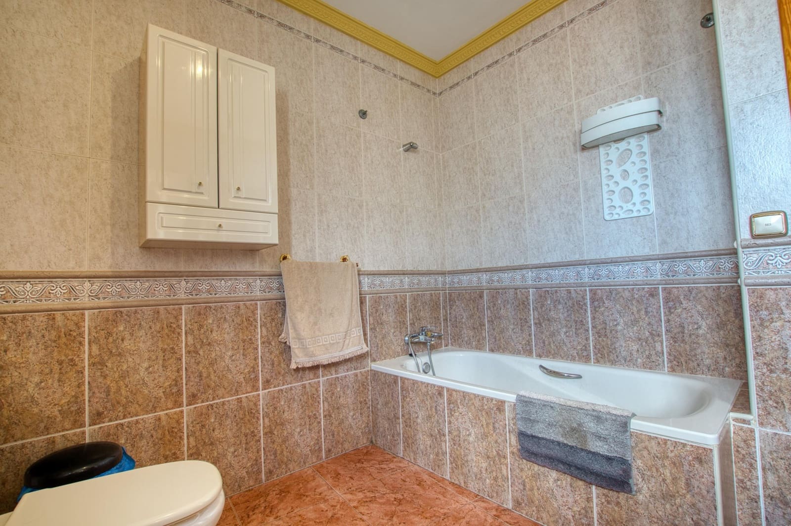 4 makuuhuone Huvila myytävänä paikassa Periana - 270 000 € (Ref: 9482152)