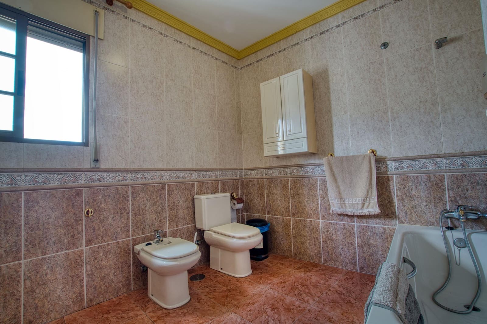 4 makuuhuone Huvila myytävänä paikassa Periana - 270 000 € (Ref: 9482152)