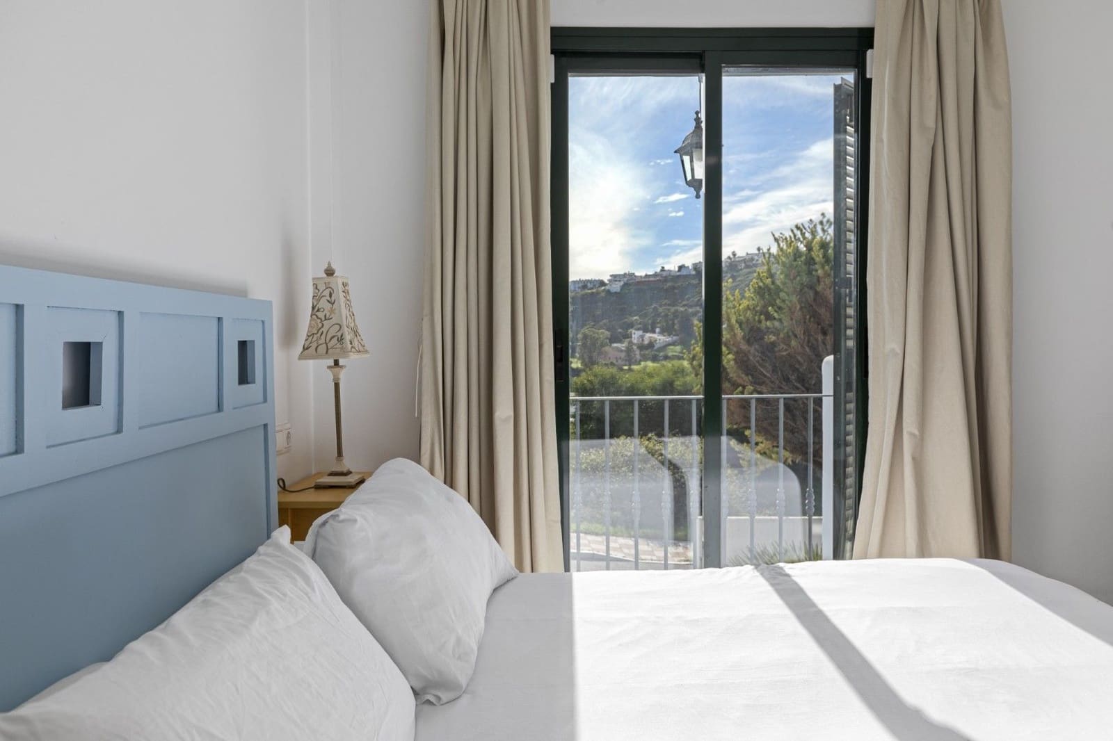 3 makuuhuone Paritalo myytävänä paikassa Manilva mukana uima-altaan - 540 000 € (Ref: 9502656)