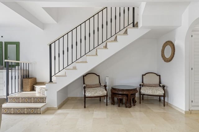 3 makuuhuone Paritalo myytävänä paikassa Manilva mukana uima-altaan - 540 000 € (Ref: 9502656)