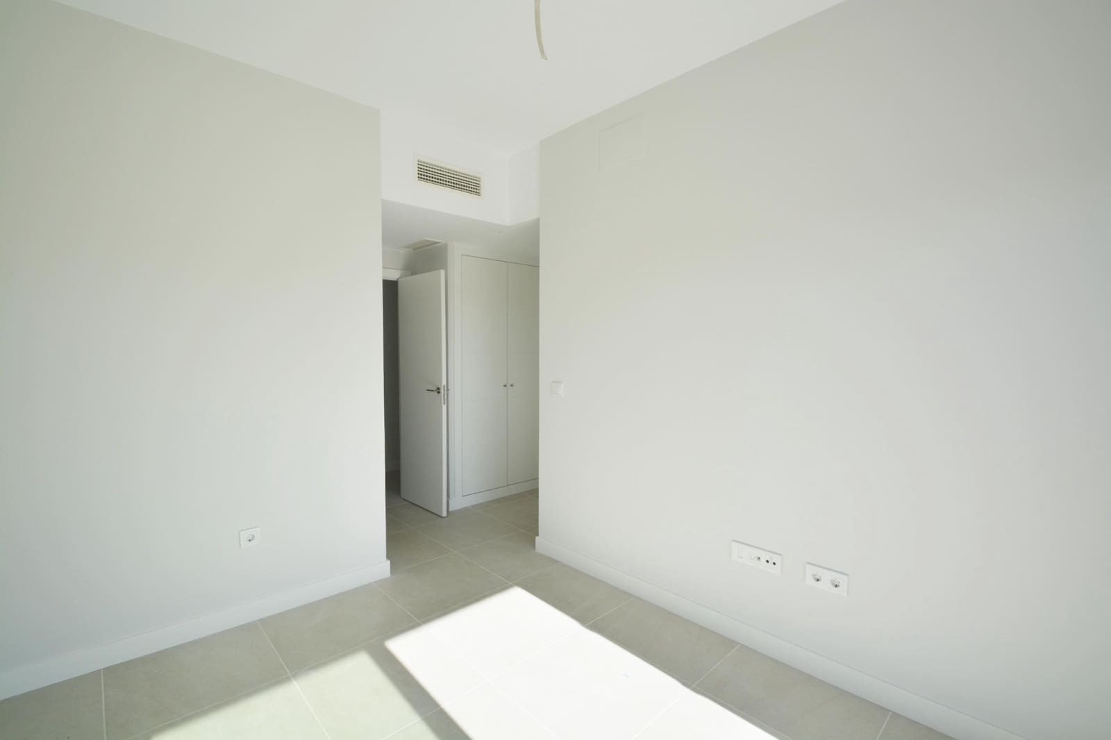 3 Zimmer Penthouse zu verkaufen in New Golden Mile mit Pool - 549.000 € (Ref: 9504510)