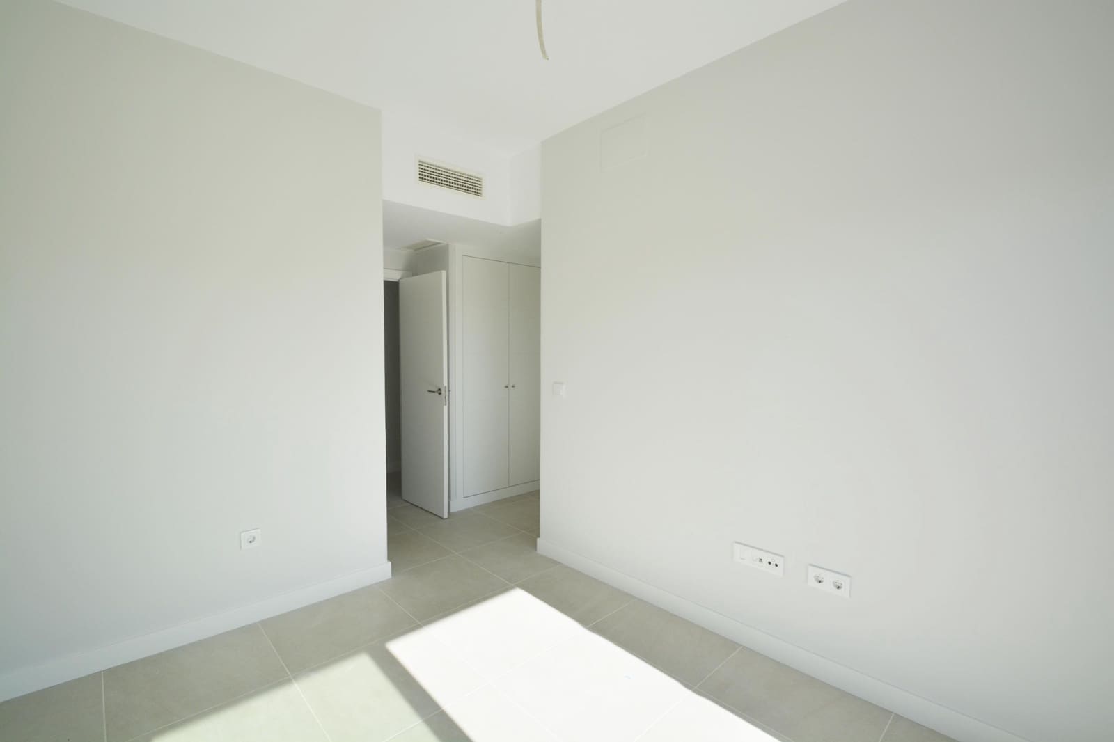 3 bedroom Penthouse for sale in New Golden Mile with pool - € 549,000 (Ref: 9504510)