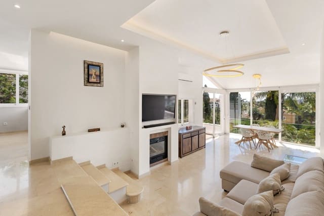 Chalet de 4 habitaciones en Mijas Golf, Mijas en venta con piscina garaje - 1.380.000 € (Ref: 9509219)