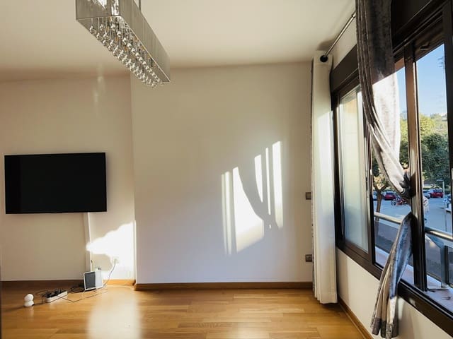 3 camera da letto Appartamento da affittare in Malaga città con piscina - 1.600 € (Rif: 9535835)