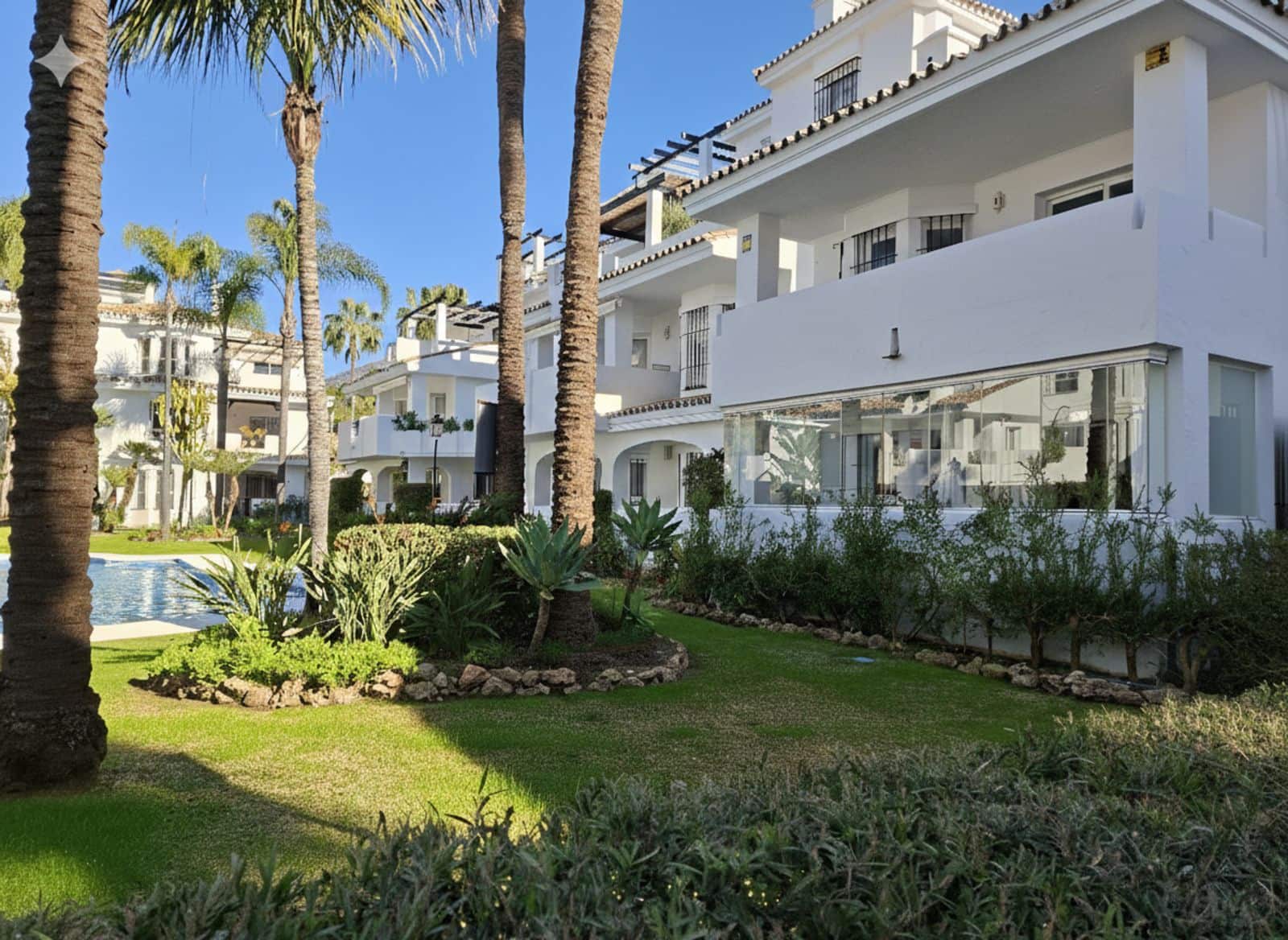 Apartamento de 1 habitación en Marbella en venta con piscina - 398.000 € (Ref: 9543848)