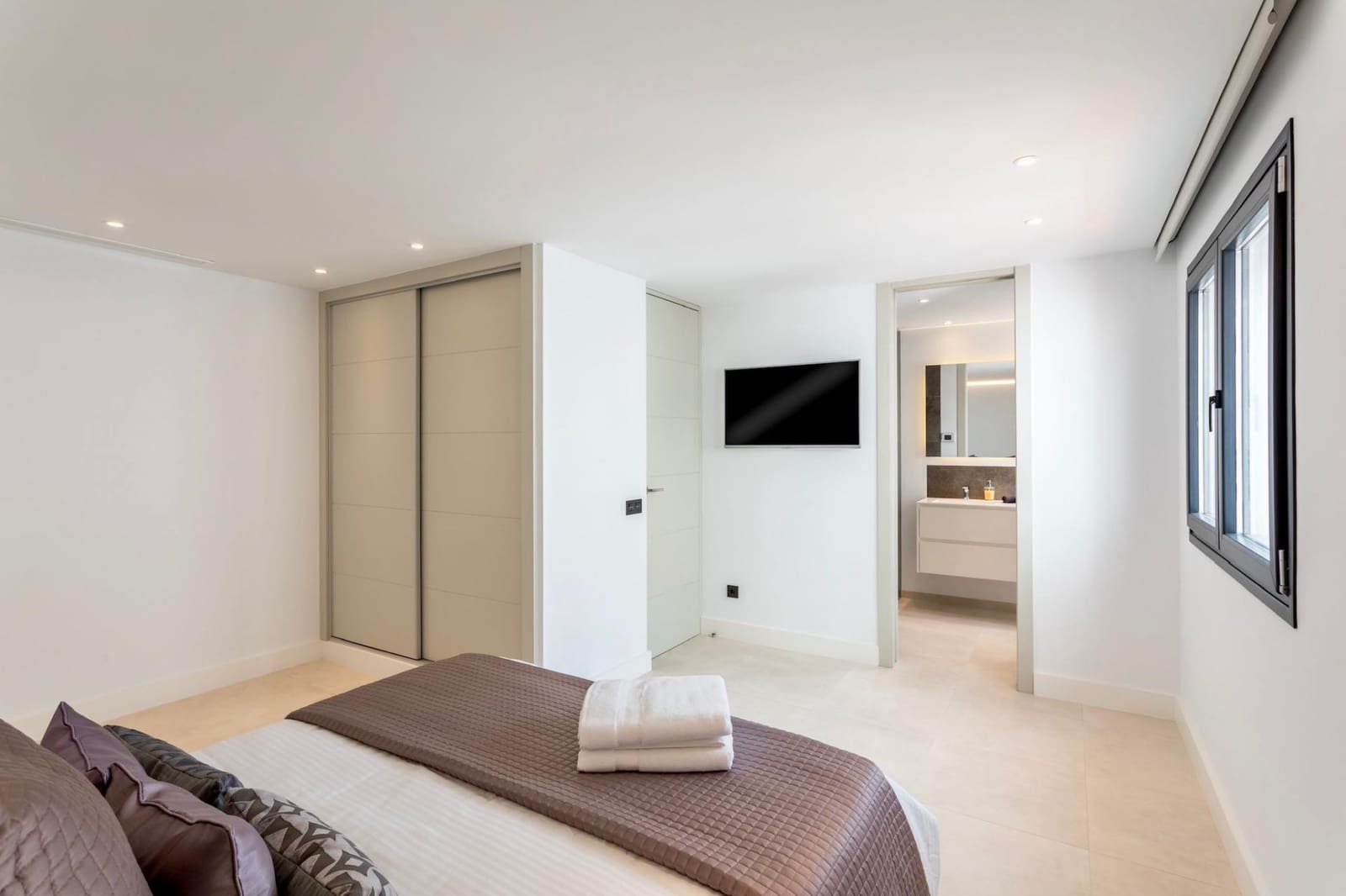 2 soveværelse Lejlighed til salg i Marbella - € 1.385.000 (Ref: 9565426)