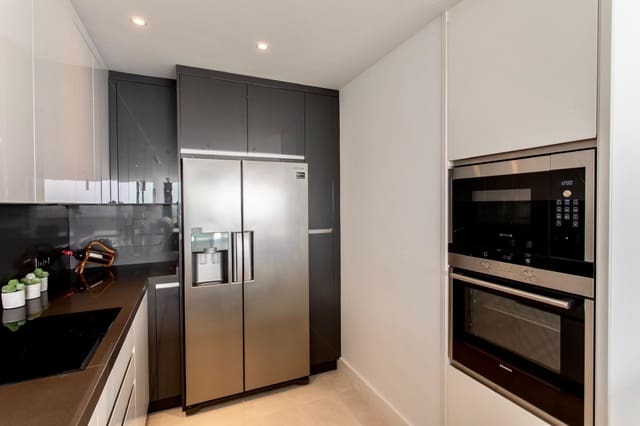 2 soveværelse Lejlighed til salg i Marbella - € 1.385.000 (Ref: 9565426)