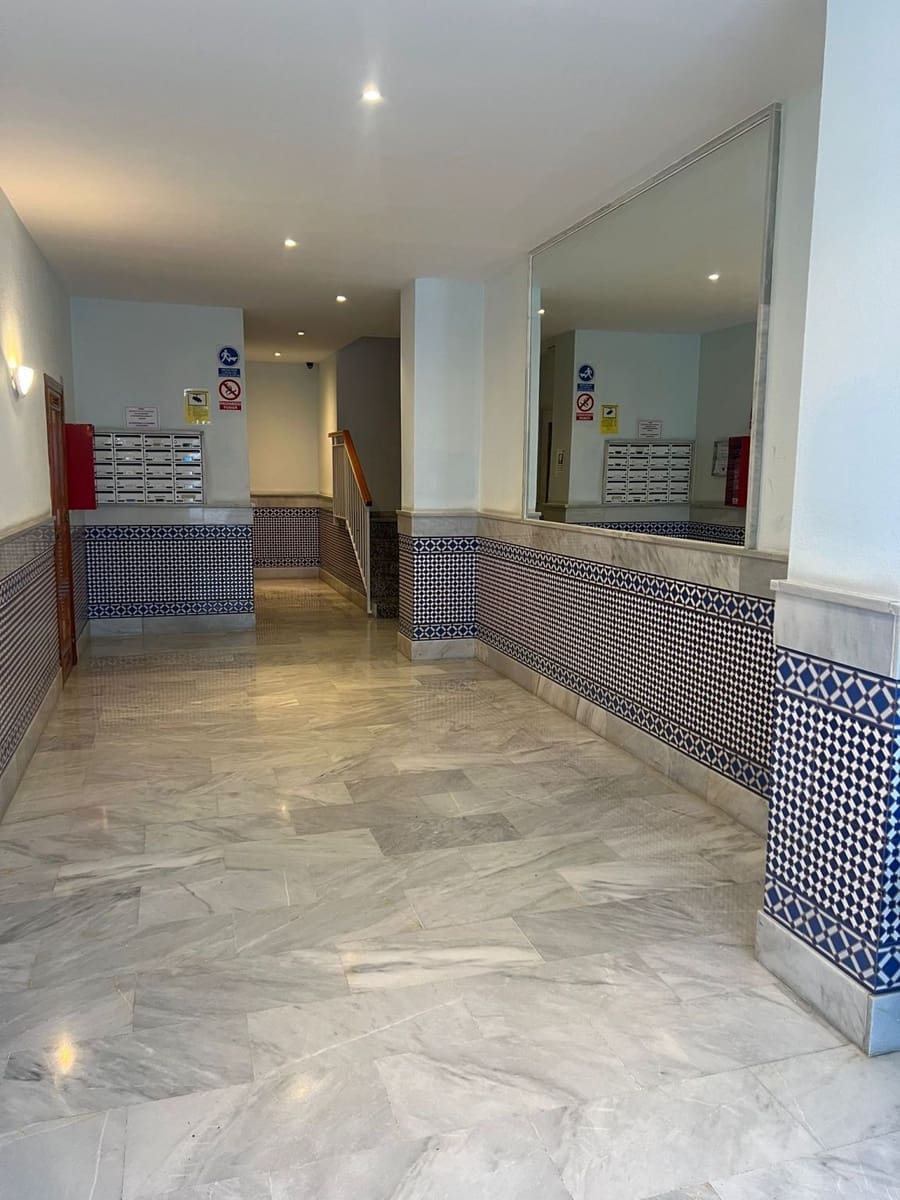 2 bedroom Apartment for sale in San Pedro de Alcantara - € 274,000 (Ref: 9571394)