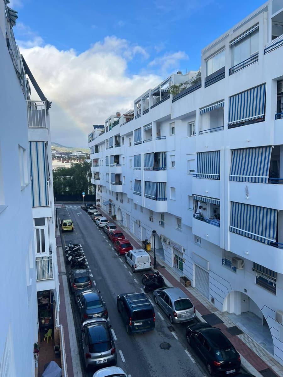 2 bedroom Apartment for sale in San Pedro de Alcantara - € 274,000 (Ref: 9571394)