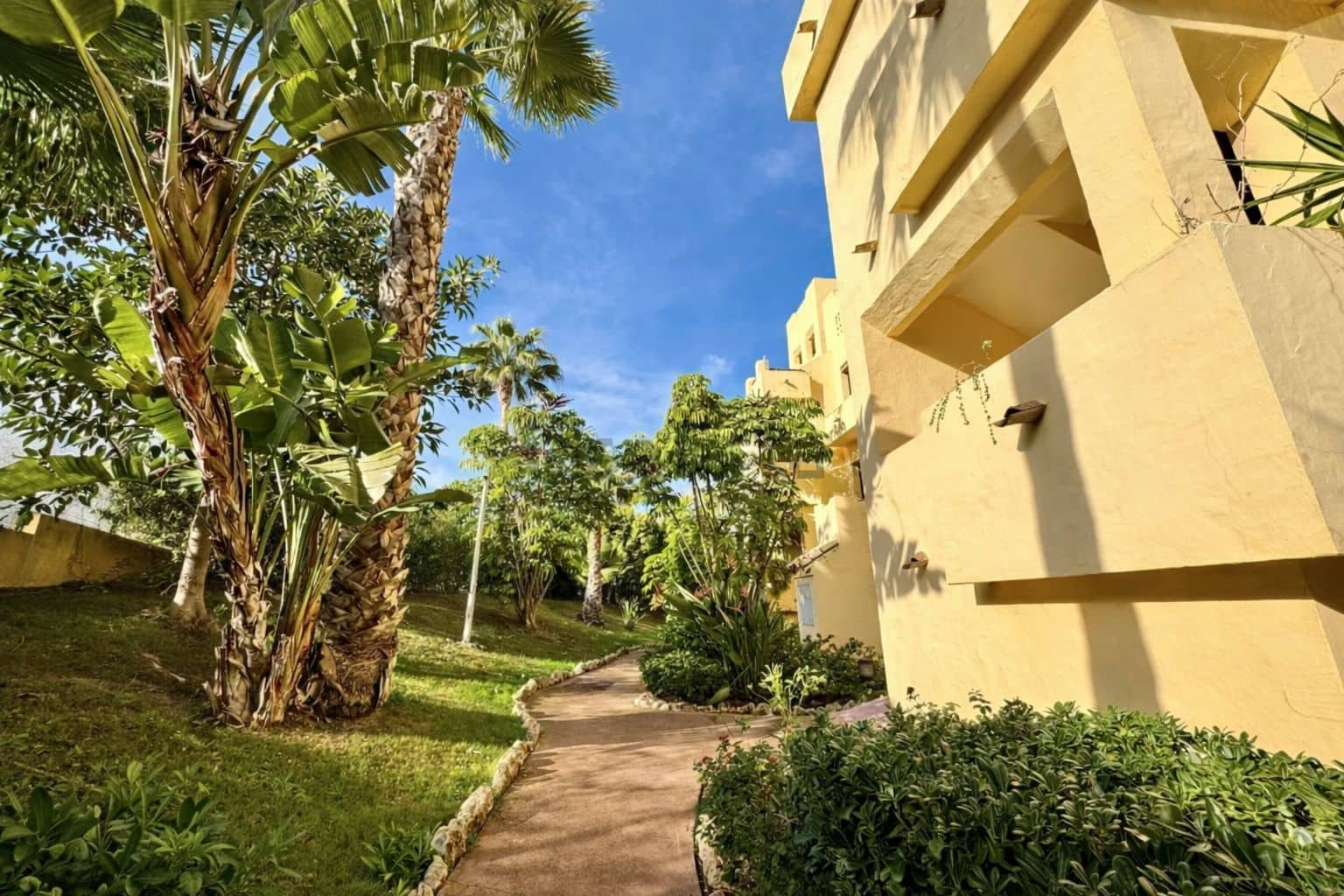 2 chambre Appartement à vendre à La Duquesa / Puerto de la Duquesa avec piscine - 274 900 € (Ref: 9574805)