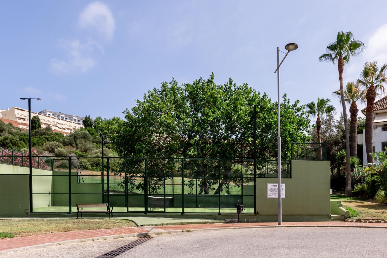 2 chambre Appartement à vendre à La Duquesa / Puerto de la Duquesa avec piscine - 274 900 € (Ref: 9574805)