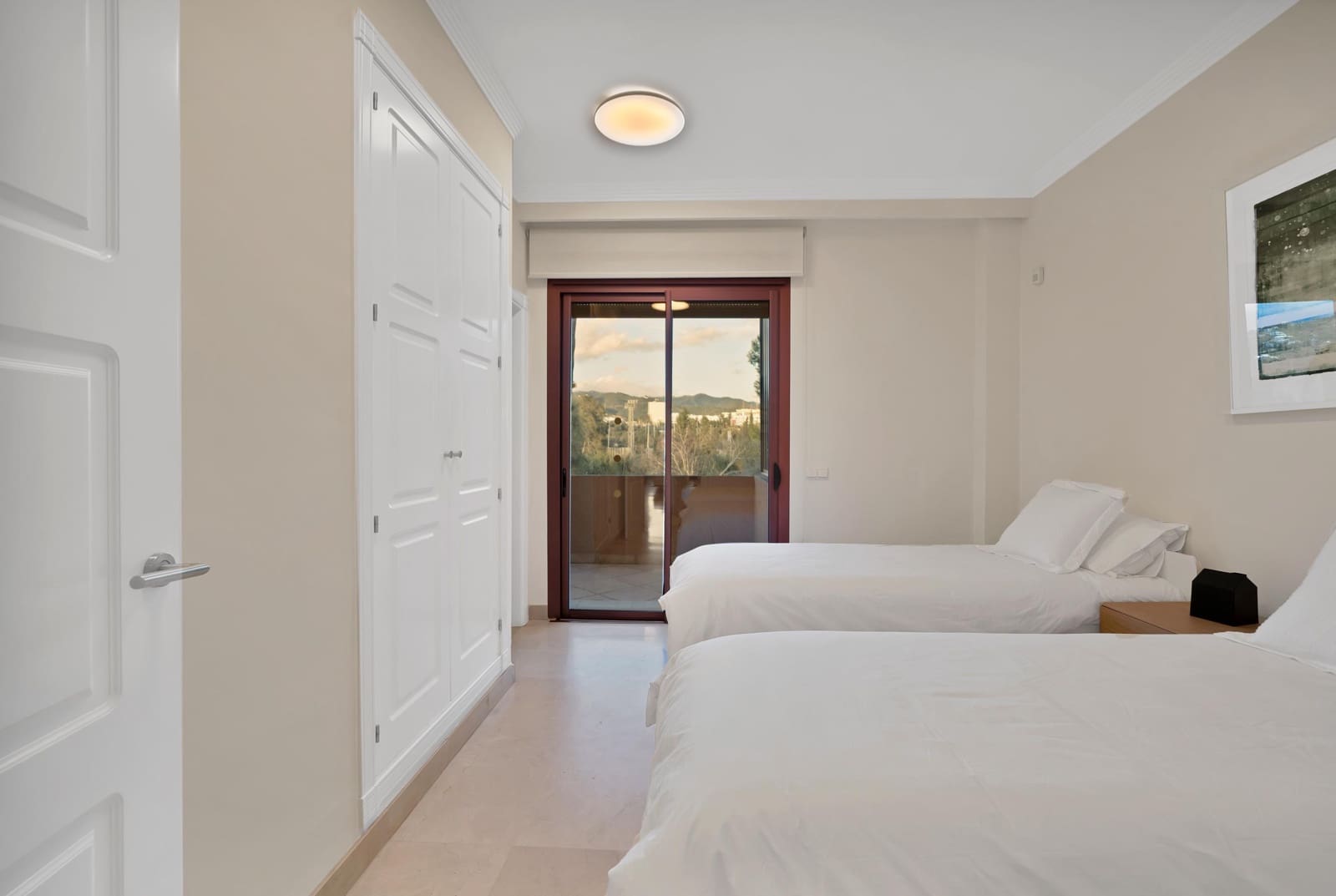 3 bedroom Apartment for sale in Bahia de Marbella with pool - € 1,300,000 (Ref: 9591564)