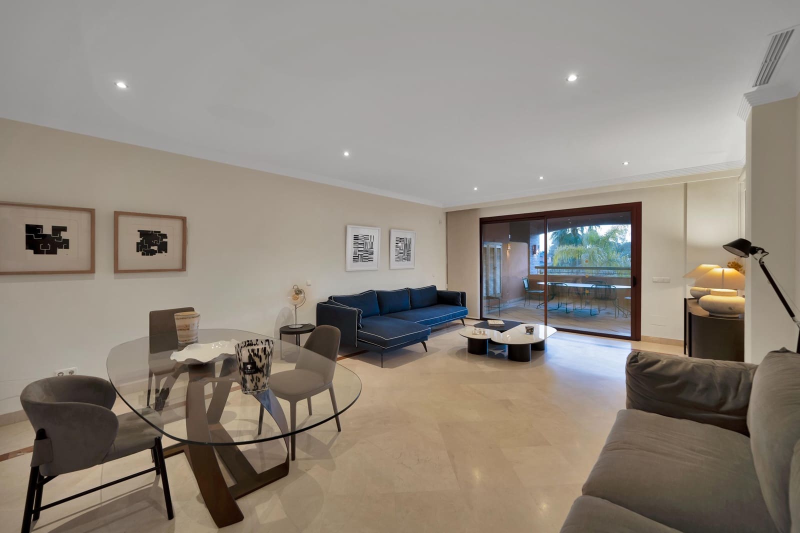 3 bedroom Apartment for sale in Bahia de Marbella with pool - € 1,300,000 (Ref: 9591564)