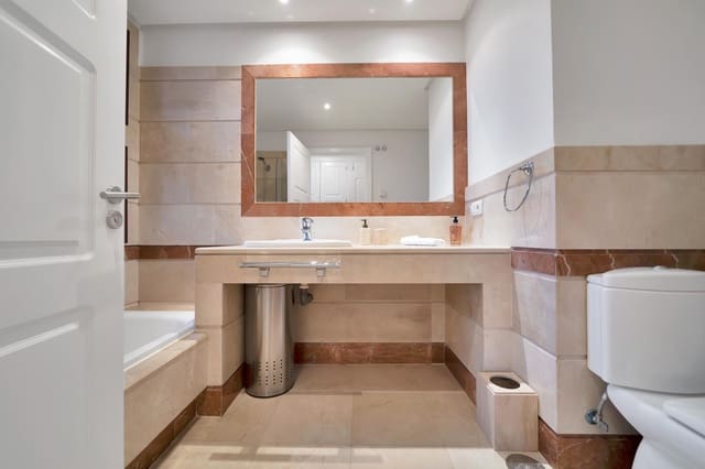 3 chambre Appartement à vendre à Bahía de Marbella, Marbella avec piscine - 1 300 000 € (Ref: 9591564)