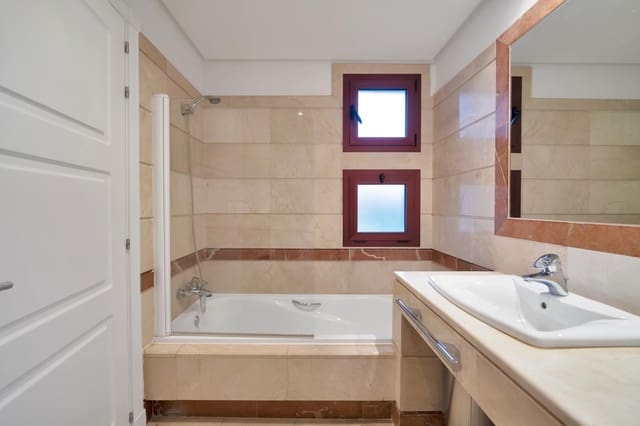 3 chambre Appartement à vendre à Bahía de Marbella, Marbella avec piscine - 1 300 000 € (Ref: 9591564)