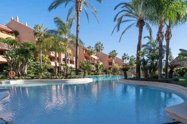 3 chambre Appartement à vendre à Bahía de Marbella, Marbella avec piscine - 1 300 000 € (Ref: 9591564)