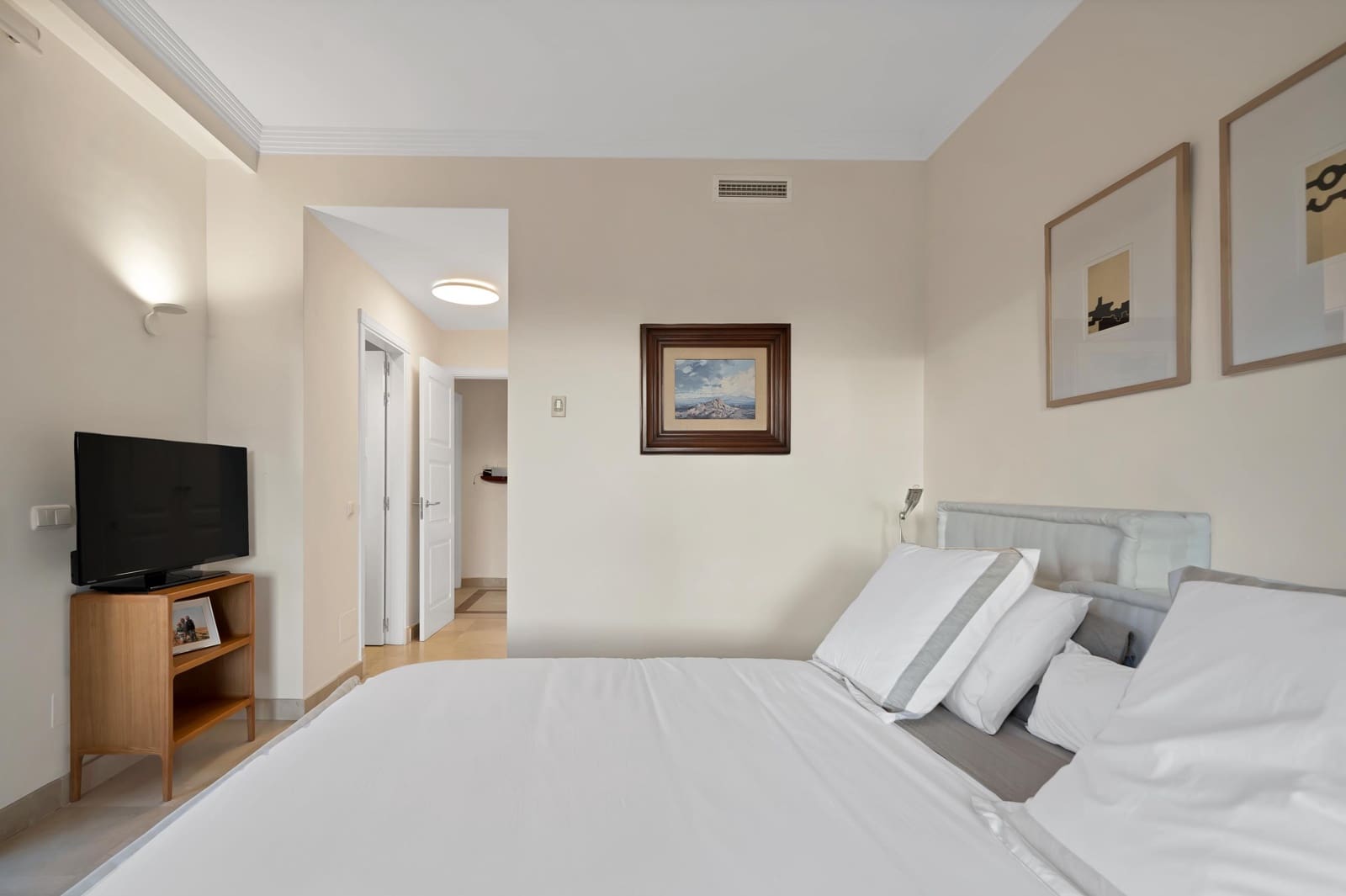 3 bedroom Apartment for sale in Bahia de Marbella with pool - € 1,300,000 (Ref: 9591564)