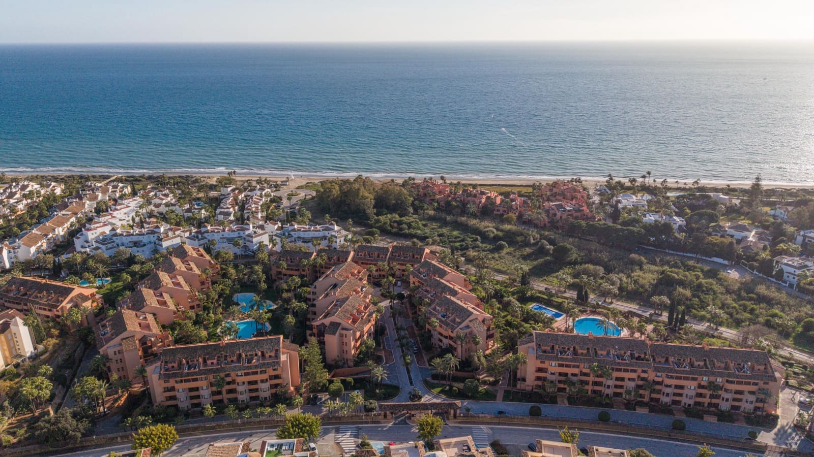 3 bedroom Apartment for sale in Bahia de Marbella with pool - € 1,300,000 (Ref: 9591564)
