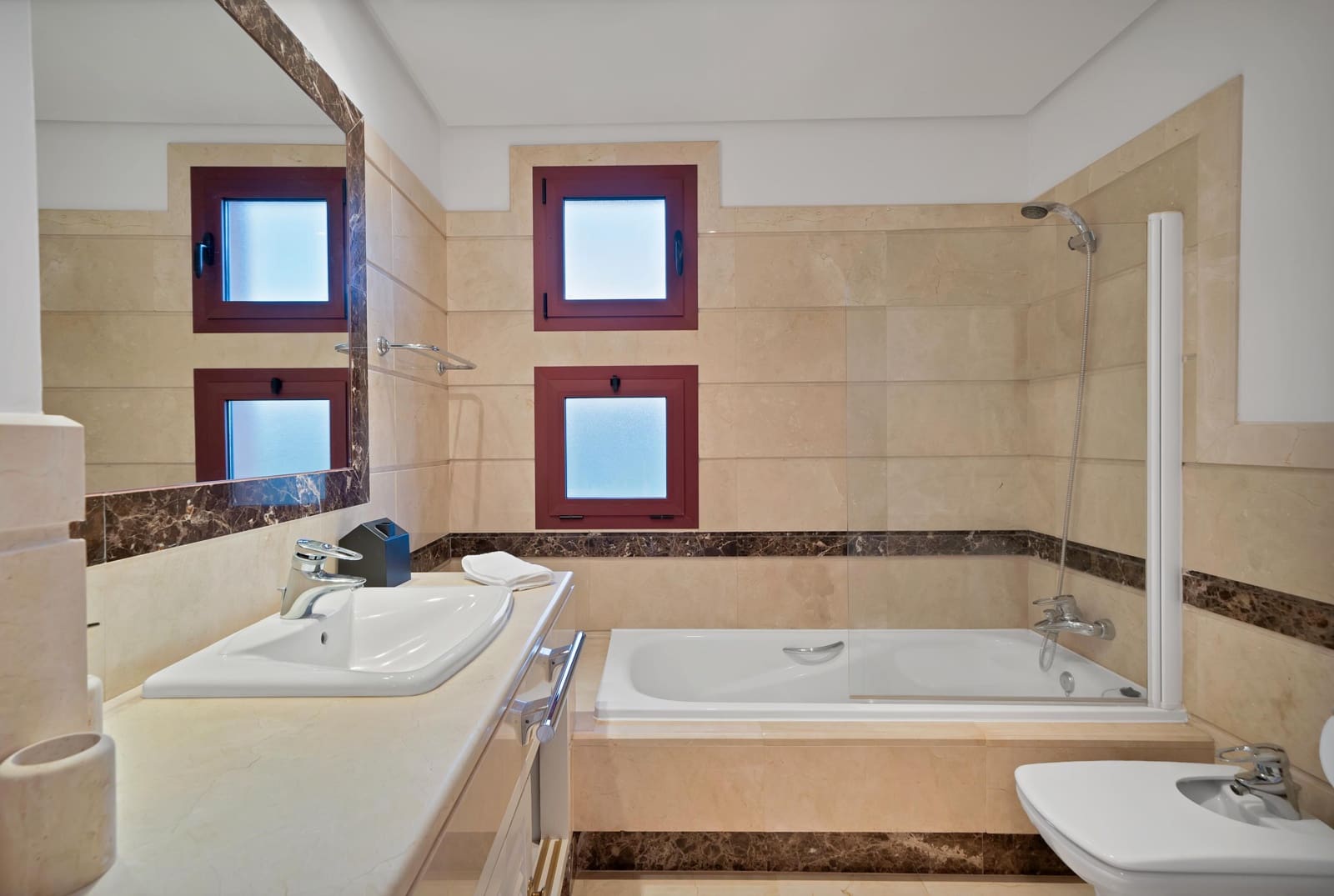 3 bedroom Apartment for sale in Bahia de Marbella with pool - € 1,300,000 (Ref: 9591564)