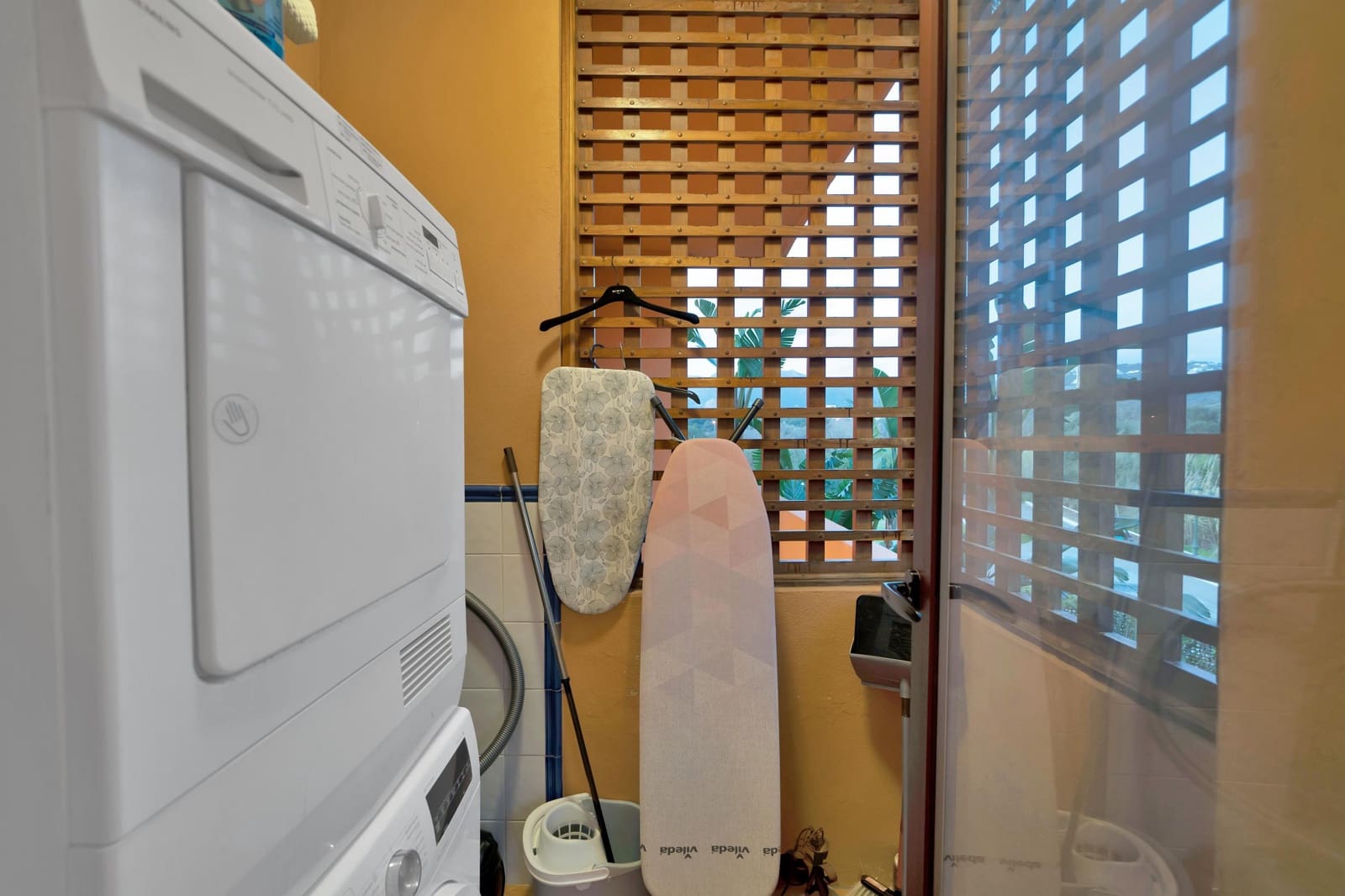 3 bedroom Apartment for sale in Bahia de Marbella with pool - € 1,300,000 (Ref: 9591564)