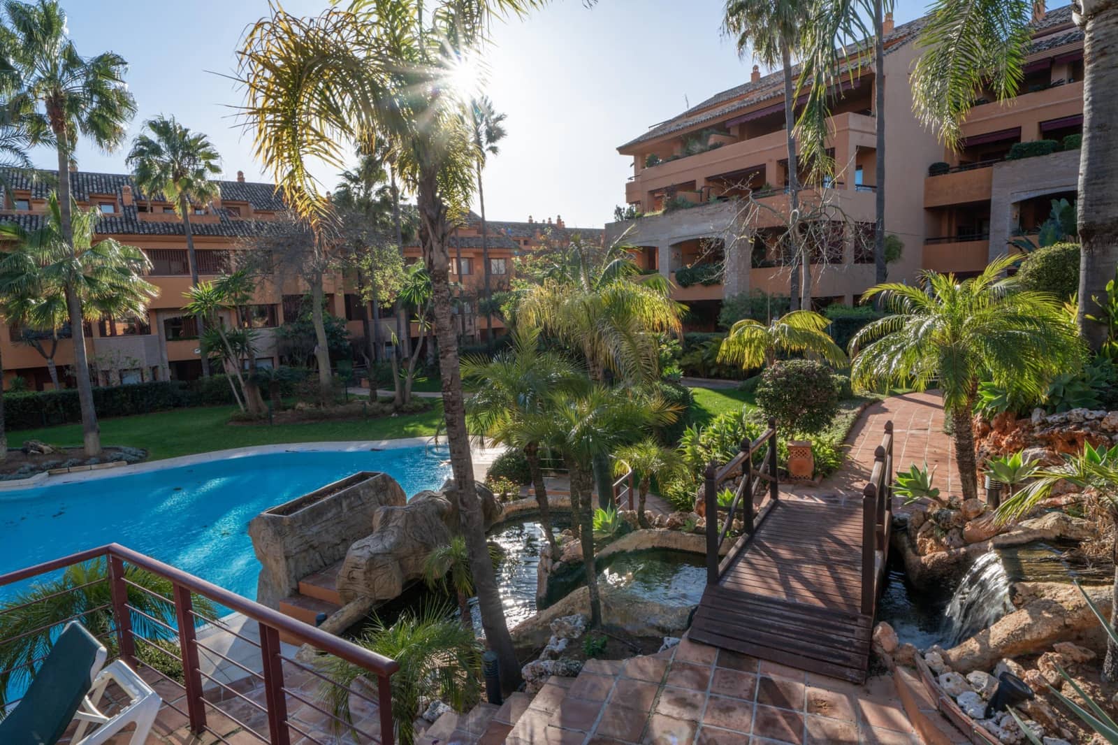 3 bedroom Apartment for sale in Bahia de Marbella with pool - € 1,300,000 (Ref: 9591564)