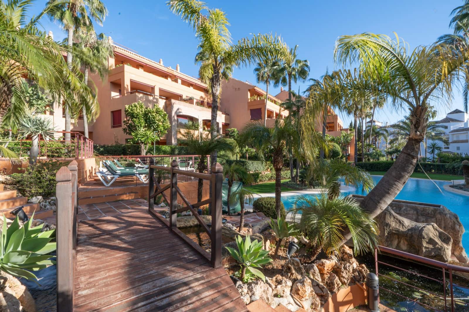 3 bedroom Apartment for sale in Bahia de Marbella with pool - € 1,300,000 (Ref: 9591564)