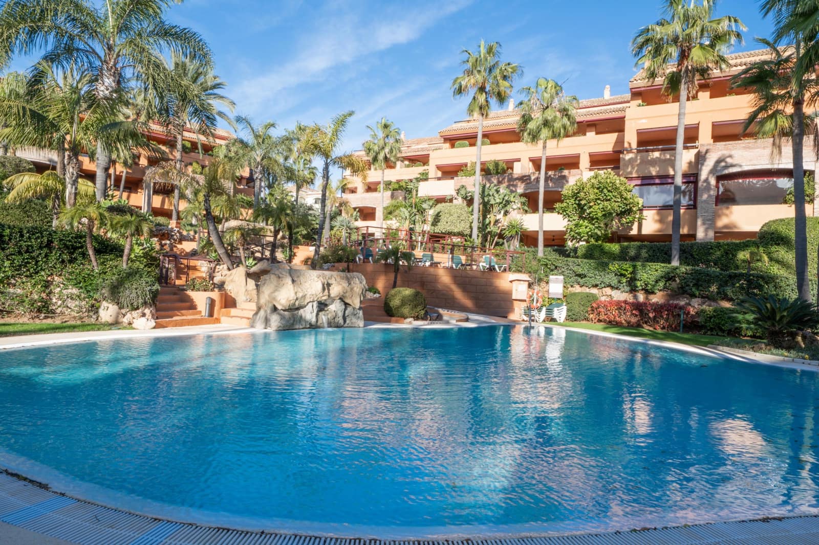 3 bedroom Apartment for sale in Bahia de Marbella with pool - € 1,300,000 (Ref: 9591564)