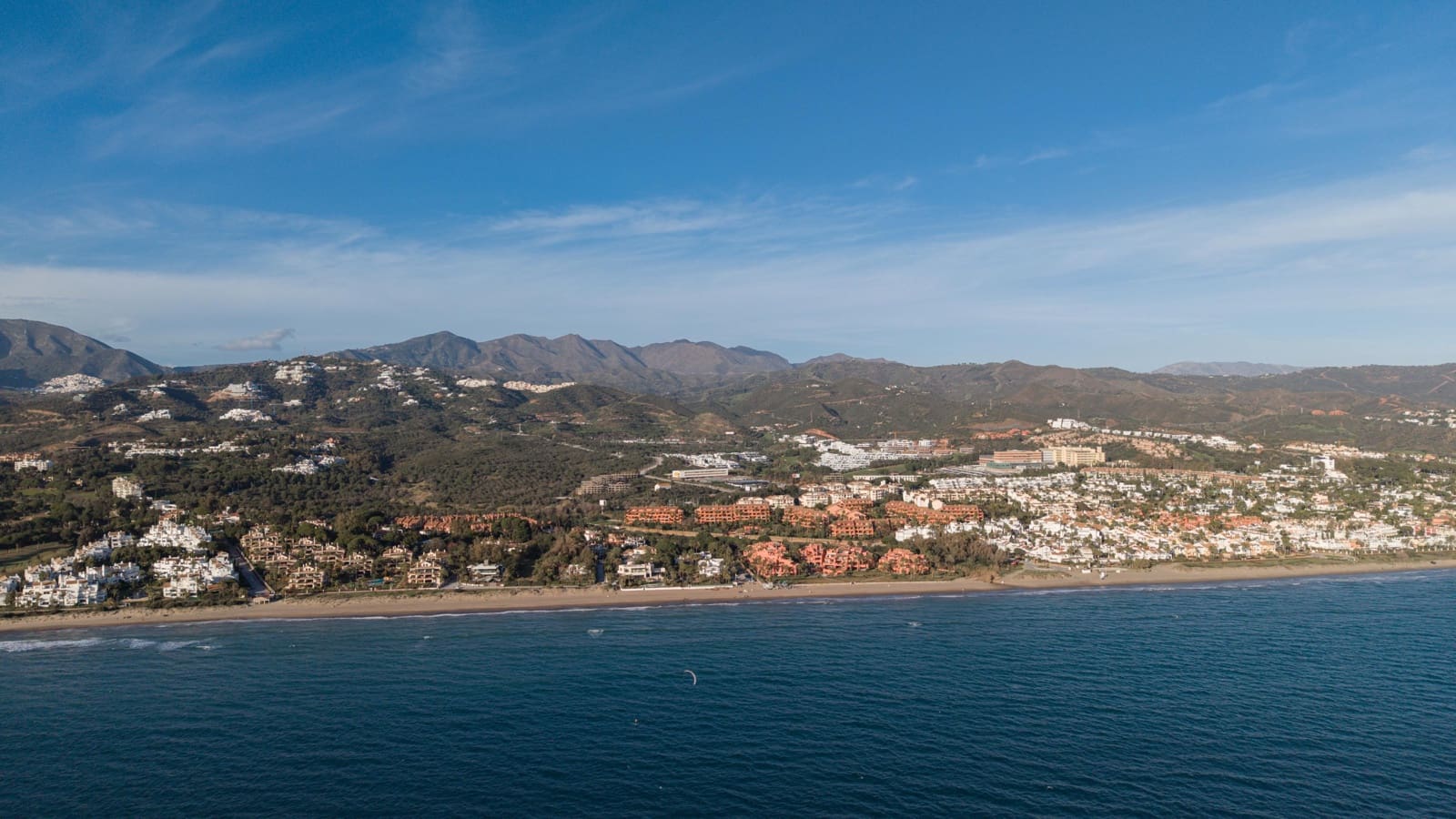 3 bedroom Apartment for sale in Bahia de Marbella with pool - € 1,300,000 (Ref: 9591564)