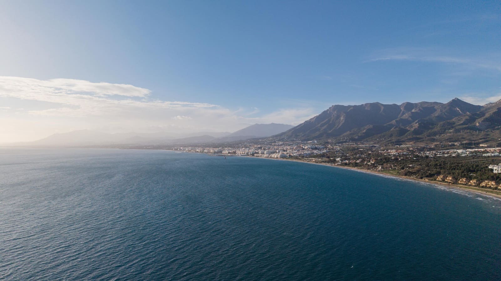 3 bedroom Apartment for sale in Bahia de Marbella with pool - € 1,300,000 (Ref: 9591564)