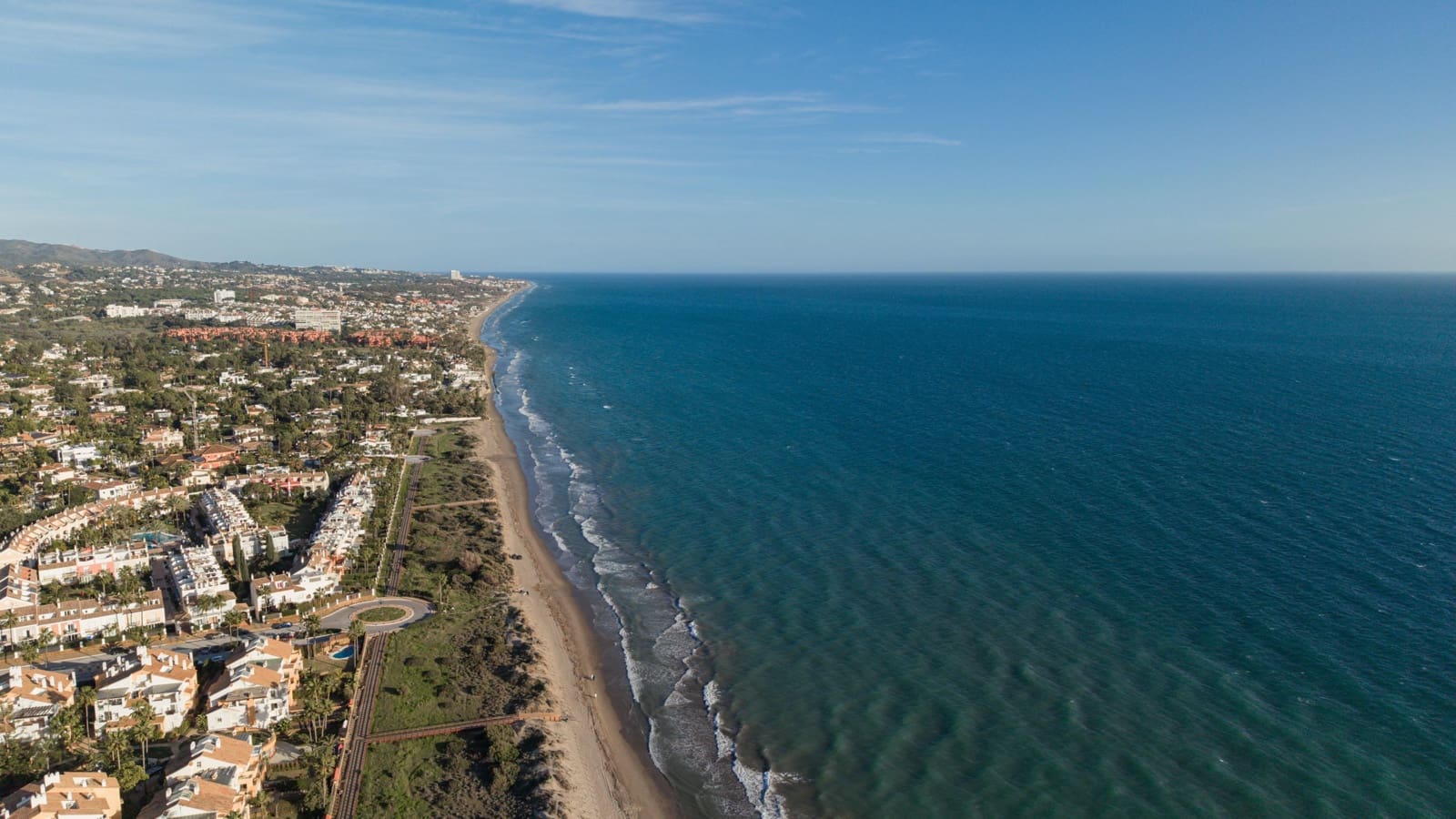 3 bedroom Apartment for sale in Bahia de Marbella with pool - € 1,300,000 (Ref: 9591564)