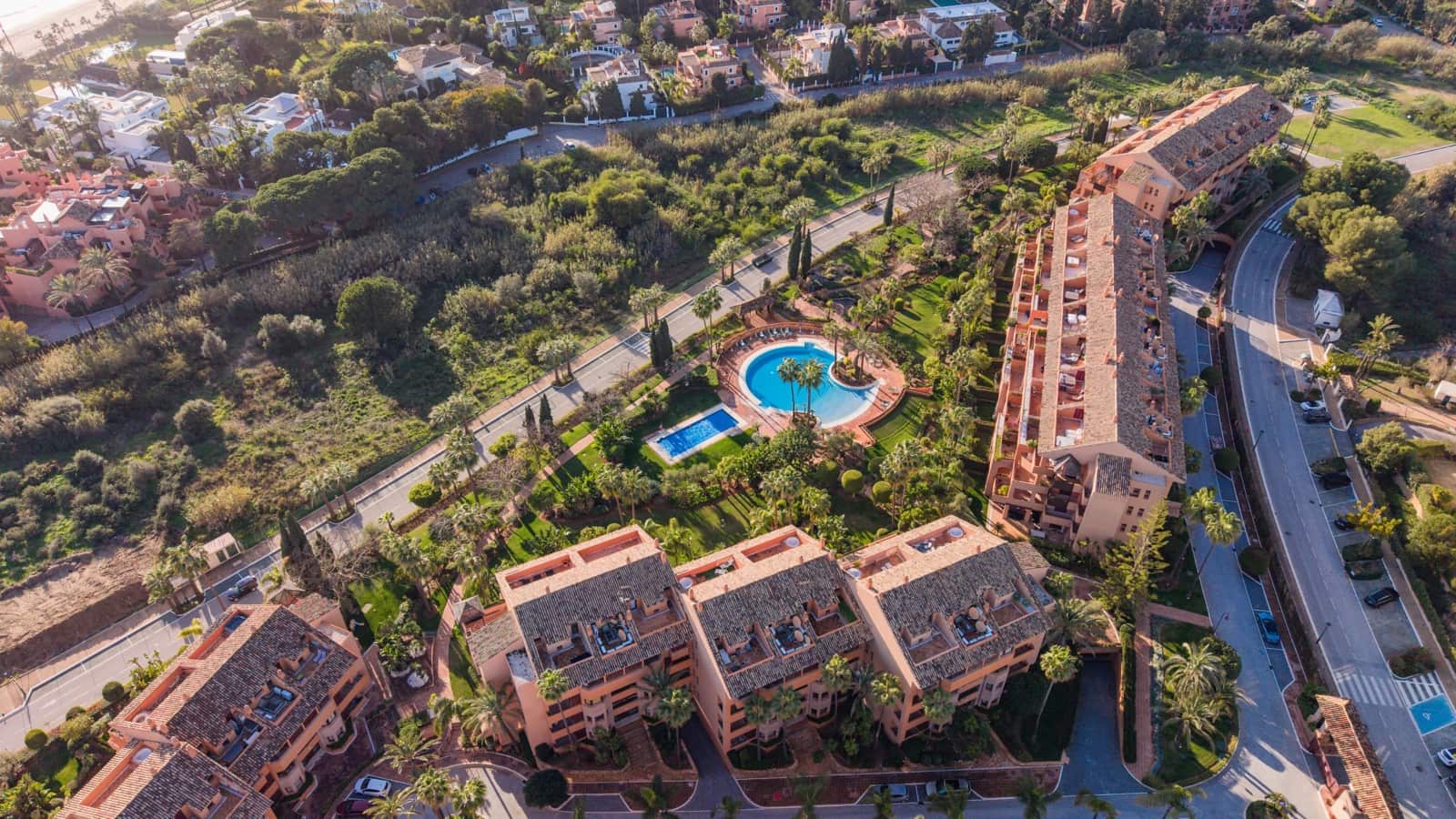 3 bedroom Apartment for sale in Bahia de Marbella with pool - € 1,300,000 (Ref: 9591564)