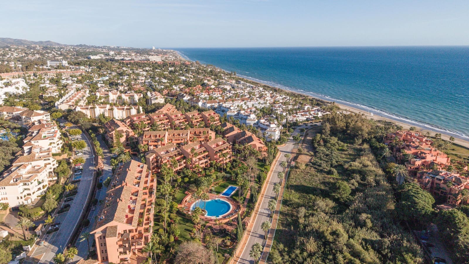 3 bedroom Apartment for sale in Bahia de Marbella with pool - € 1,300,000 (Ref: 9591564)