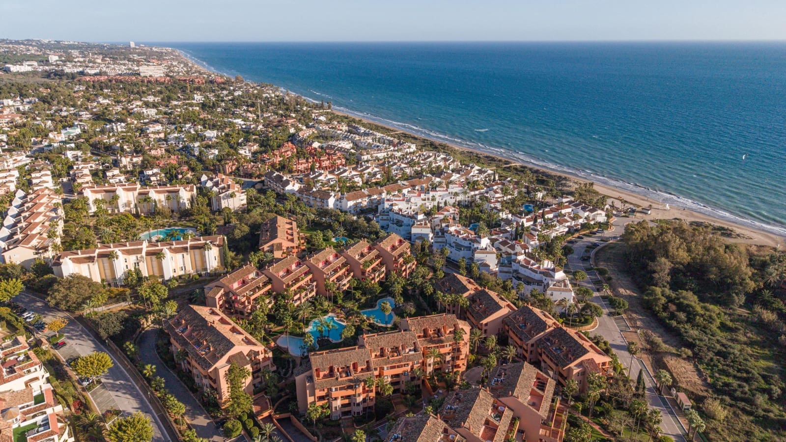 3 bedroom Apartment for sale in Bahia de Marbella with pool - € 1,300,000 (Ref: 9591564)